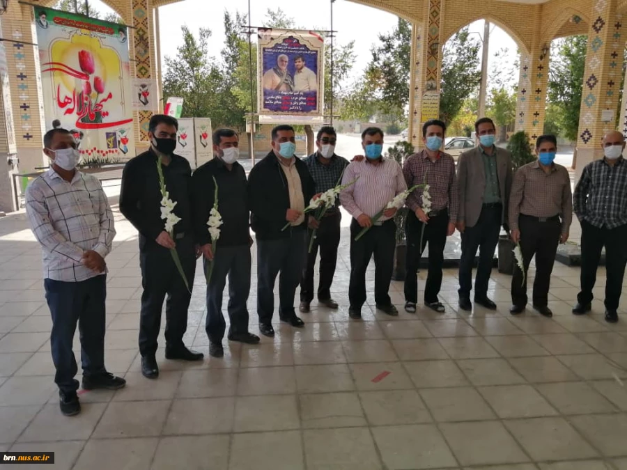 غبار روبی قبور مطهر شهداء شهرستان بروجن توسط کارکنان مرکز به مناسبت بزرگداشت هفته دفاع مقدس 2