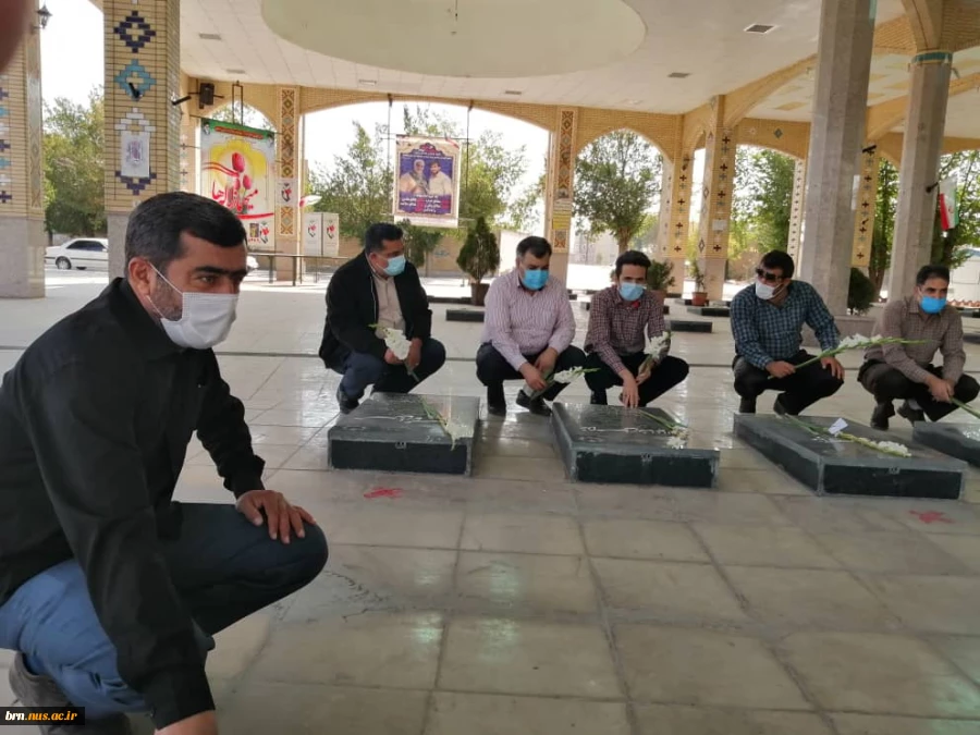 غبار روبی قبور مطهر شهداء شهرستان بروجن توسط کارکنان مرکز به مناسبت بزرگداشت هفته دفاع مقدس 3