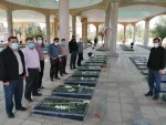 غبار روبی قبور مطهر شهداء شهرستان بروجن توسط کارکنان مرکز به مناسبت بزرگداشت هفته دفاع مقدس 4